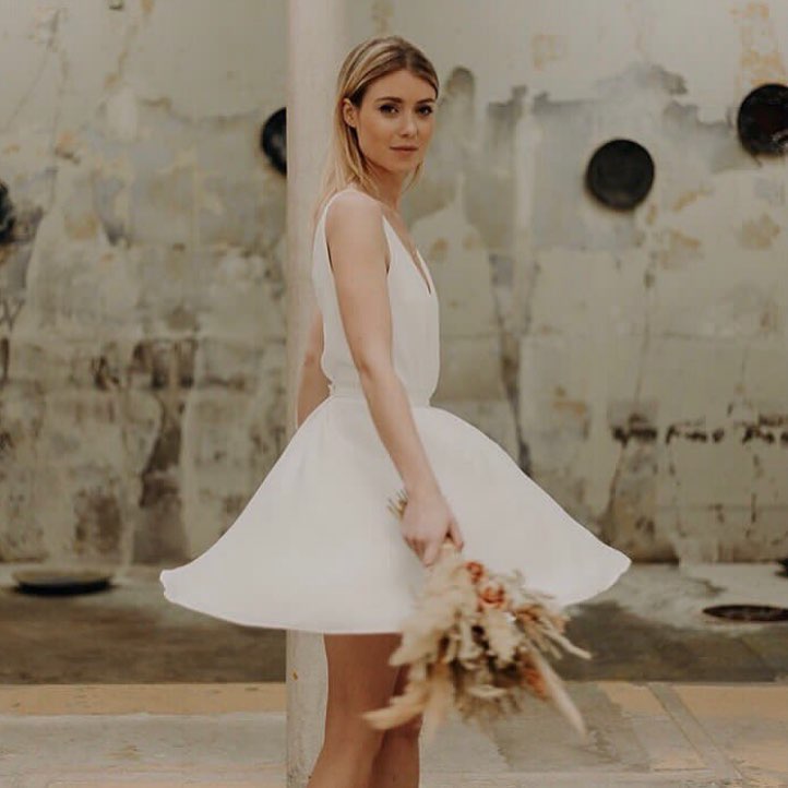 ✨Robe de Mariée✨

Avez vous vu la sublime collection civil @camillemarguetcreatrice ? ?
Allez vite là découvrez sur @lamarieeauxpiedsnus ✨
.
Photographe @baptistehauville 
Modèle @camilleninat 
Muah @amarylis_greenbeauty 
Bijoux @maisonsabben 
Assistante @artis_evenement 
Vidéo @lesbanditsevents 
Fleurs @atelierprairies 
Lieu @mercieretassocies 
Pièces d’art Valerie Delarue .
#robedemariée #weddingdress  #collection #collectioncivile #dress #photography  #photographer #blog  #lamarieeauxpiedsnus  #semarier #art #flowers #makeup #hairstyle #weddingmakeup  #weddingmakeupartist #naturalmakeup  #hair  #weddinghairstyle  #makeupbio #zaomakeup #veganmakeup #veganmakeupartist #crueltyfree #crueltyfreemakeup #amikahair