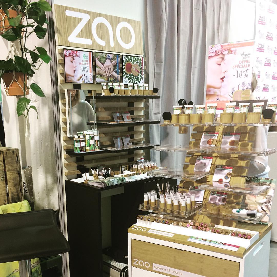 ✨Weggie Word Lyon✨

Une première belle journée avec l’équipe @zaomakeup_official au @veggieworldfrance ?
.
.
#greenmakeupartist #zaomakeup #bio #makeup #vegan #veganmakeup #lasucrierelyon #veggieworld #lyon #green #biomakeup #naturalmakeup