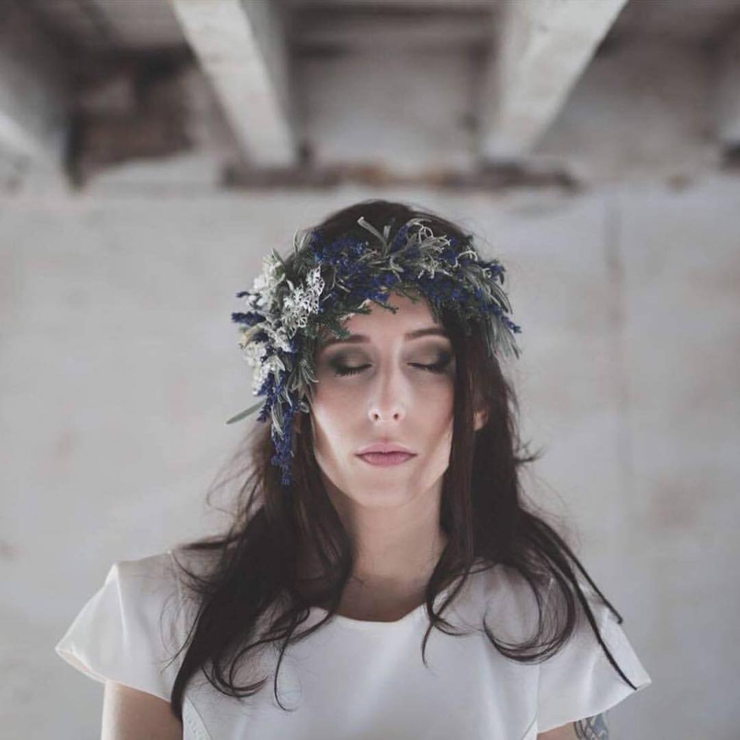 ✨Wabi Sabi✨

Avez vous ce sublime shooting publié sur @leblogdemadamec ?

Quelle équipe de choc ✨
Photographe  @nicolaslaunayphoto 
Fleurs @atelier.fleuriste 
Robe @mademoiselle_de_guise 
Costume @chrisvonmartial 
Bijoux @helene.ripoll 
Carterie @audrey_allonsyalonso 
Alliances @floreetzephyr 
Make Up @amarylis_greenbeauty 
Hair @sayalinehairliss 
Modèles @niclas_modele @jennyfertrt 
@zaomakeup_official .
.
#mariage #makeup #photographe #photographemariage #weddingphotographer #weddingday #bride #bridetobe #mua #weddingmakeup #makeupbio #naturalmakeup #bio #greenmakeup #greenmakeupartist #nature #naturel #zao #zaomakeup #organicmakeup #eyesmakeup #eyeshadowtutorial #lips #flowers #couronnefleurs #fleus #lipstick #powder