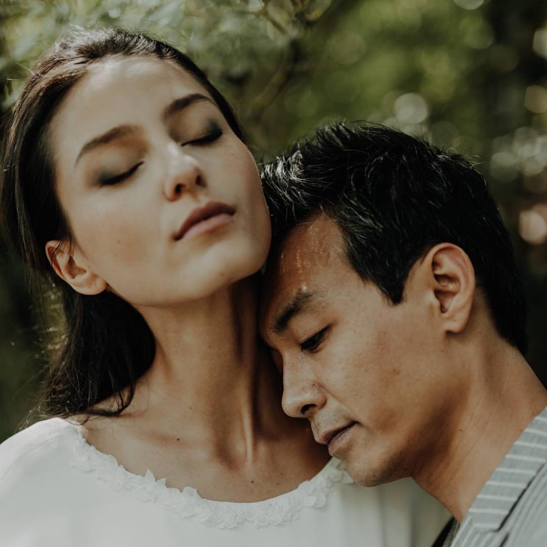 ✨Sun✨ 
Tellement hâte de retrouver la douceur du soleil de printemps ✨

Coordination et photographe @lysekong.photographe 
Videaste @rougewedding 
Deco @belleaurore 
Model @betinasophia et Daravyrak Bun
Fleuriste @auderose 
Wedding planner @anaisetflorence 
Domaine @manoirdesprevanches 
Robe @fannysathoud 
Costume @lapieceur 
Cuisine @mariejuliencuisine 
Wedding cake @the_vi_cake_factory
Alliances @paulette_a_bicyclette 
Rubans bouquets @froufrouchic 
Mobilier vaisselle @vaissellevintage 
Location deco @ambiance_vintage 
Céramique @alb.ceramique @maison_options 
Hair et Make up by me @zaomakeup_official .
.
#publication #editorial #edito #blog #mariage #wedding #weddingblogger #greenmakeupartist #greenhair #photography #photographer #weddingdress #weddingmua #weddinghair #naturalwedding #wabisabi  #inspirationmariage #bridetobe #zaomakeup #zao #greenmakeup #mua #biomakeup #crueltyfreemakeup #crueltyfreemakeupartist #veganmakeup #hairstyle #bridehair #eyes